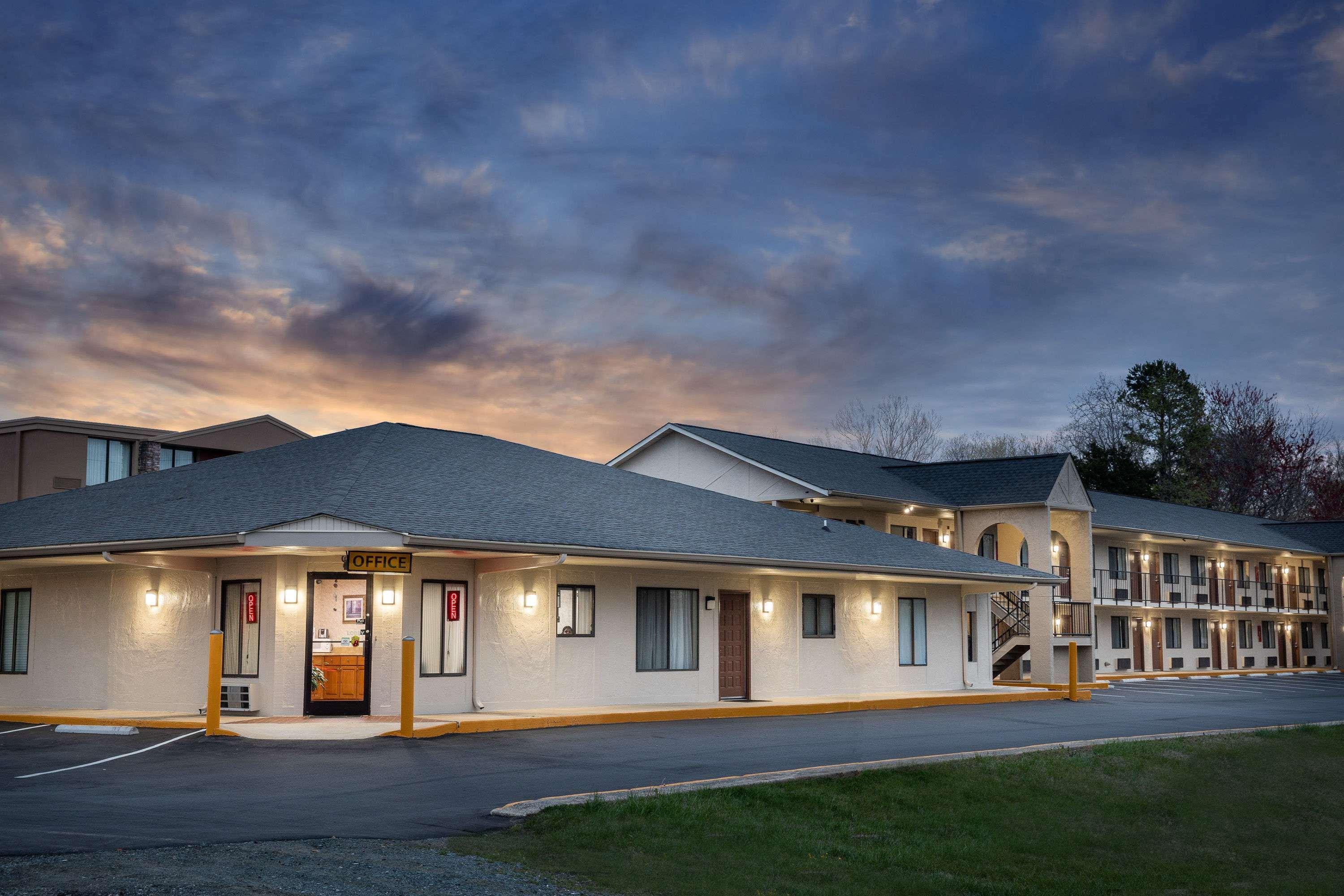 Мотель Super 8 By Wyndham Burlington Nc Экстерьер фото